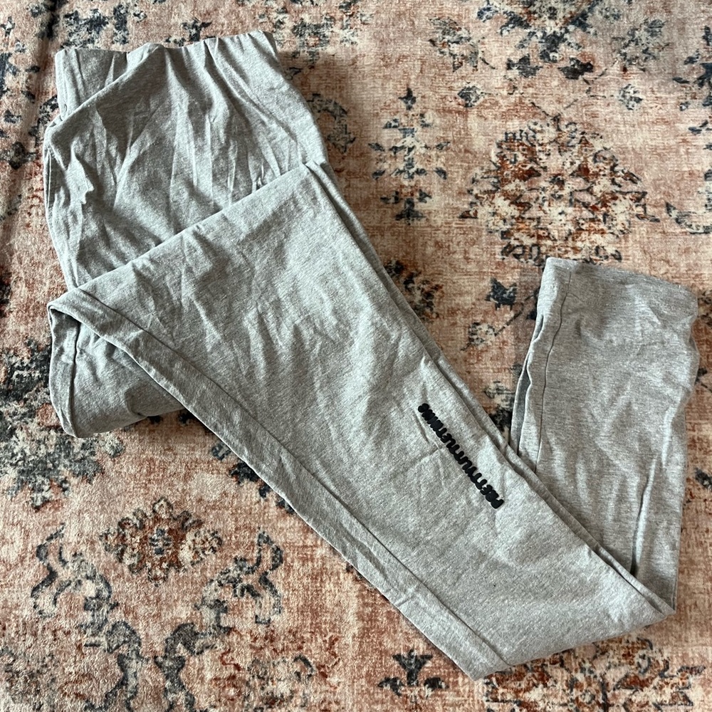 Pretty Little Thing maternity leggings